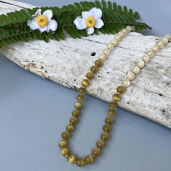 BANANA REPUBIC OMBRE STYLE BEAD NECKLACE. - Picture 6 of 6